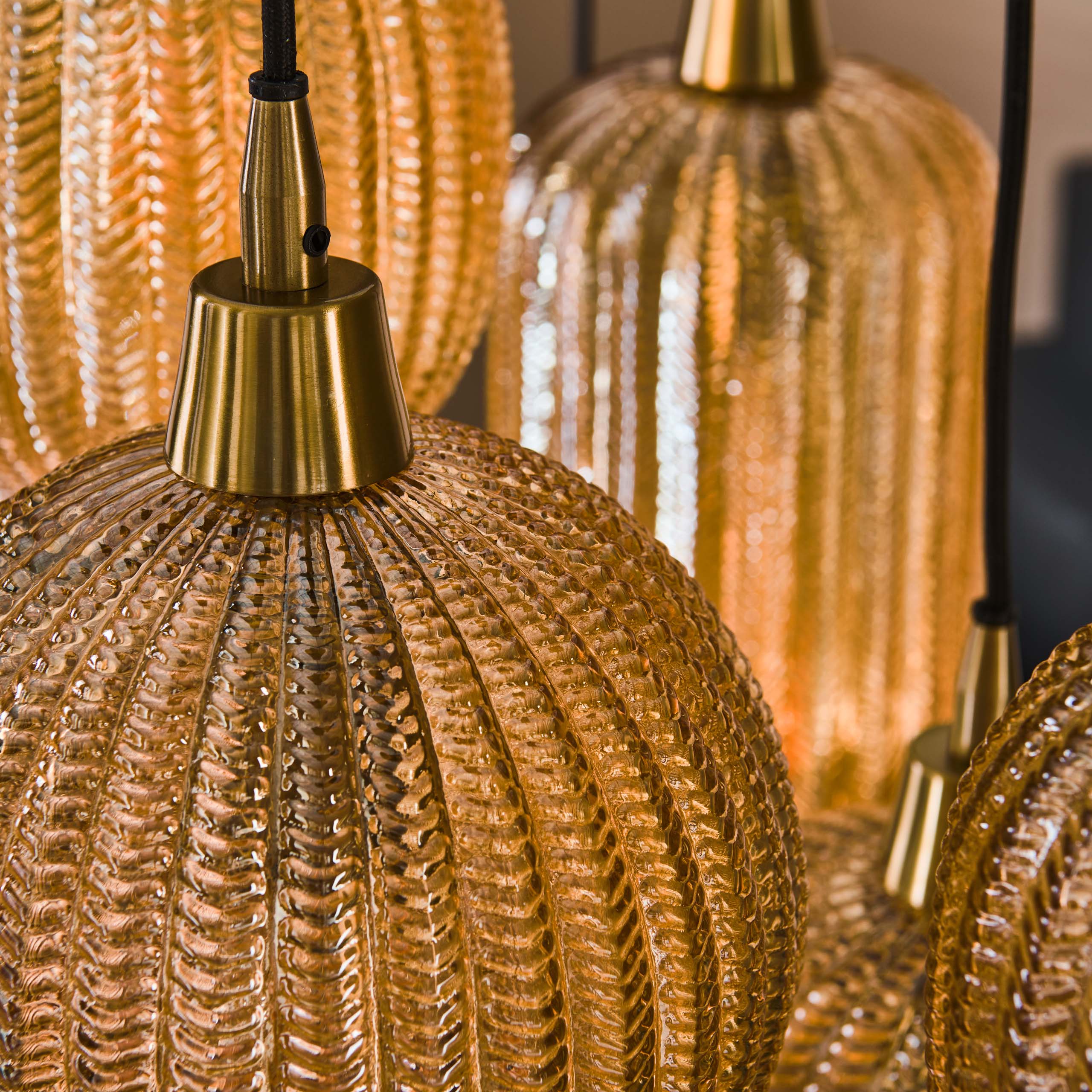 Hanging lamp 4+3 V-shape pattern mix / Amber-colored glass