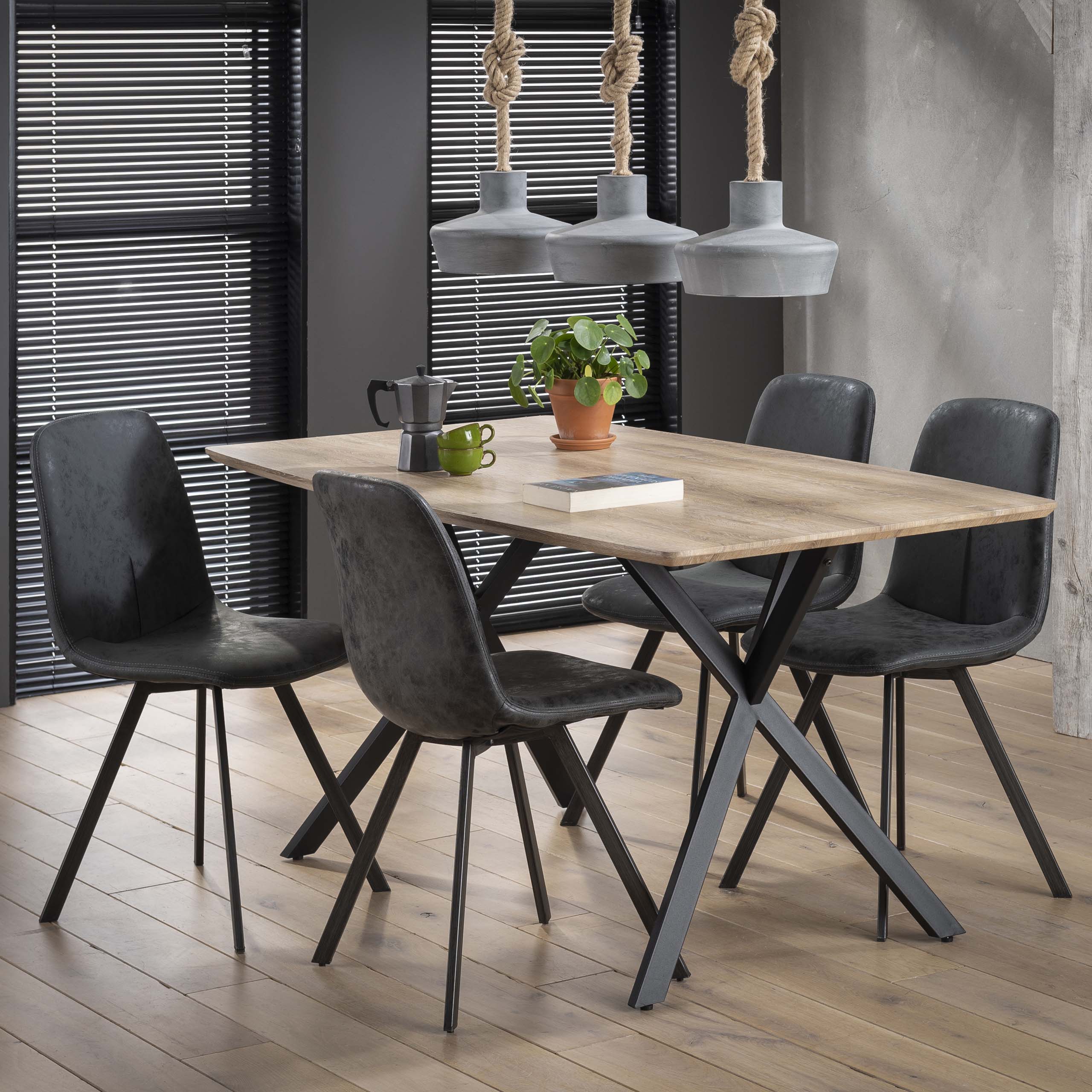 Dining room table 160 oval top black powder-coated frame / 3D Oak antiquewash