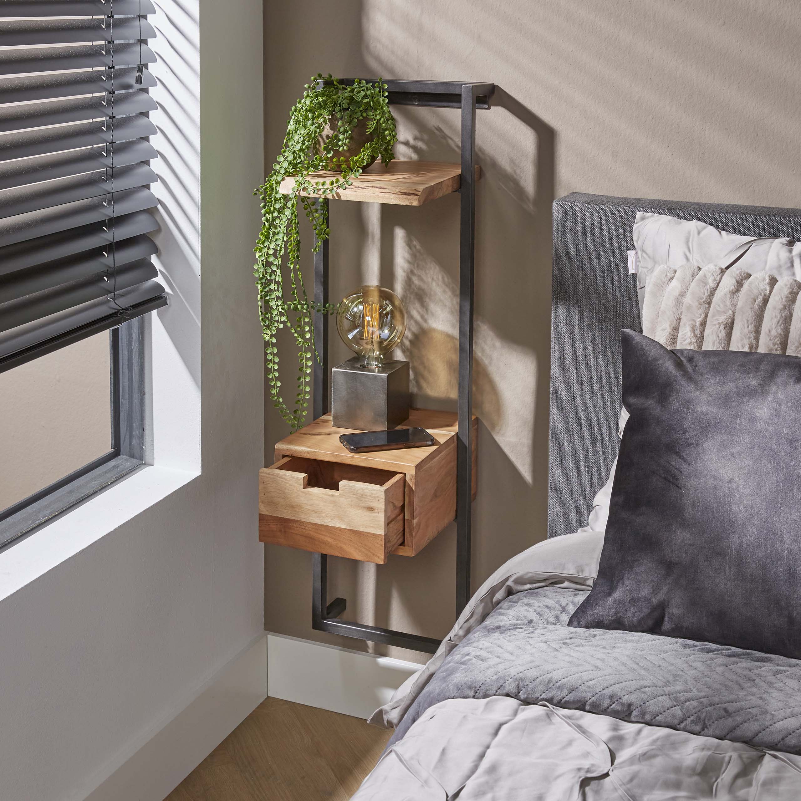 Bedside table air solid XS / Solid acacia natural