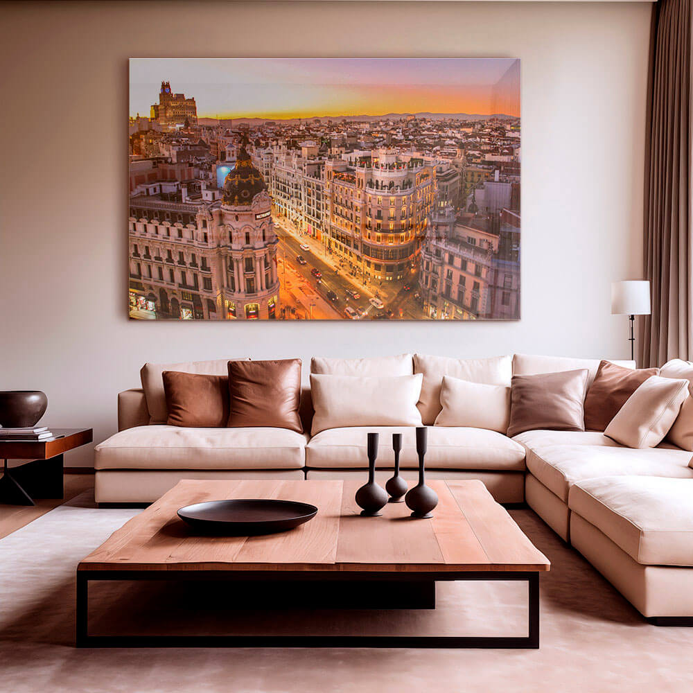 Sunset view of Gran Via in Madrid – Vidrio