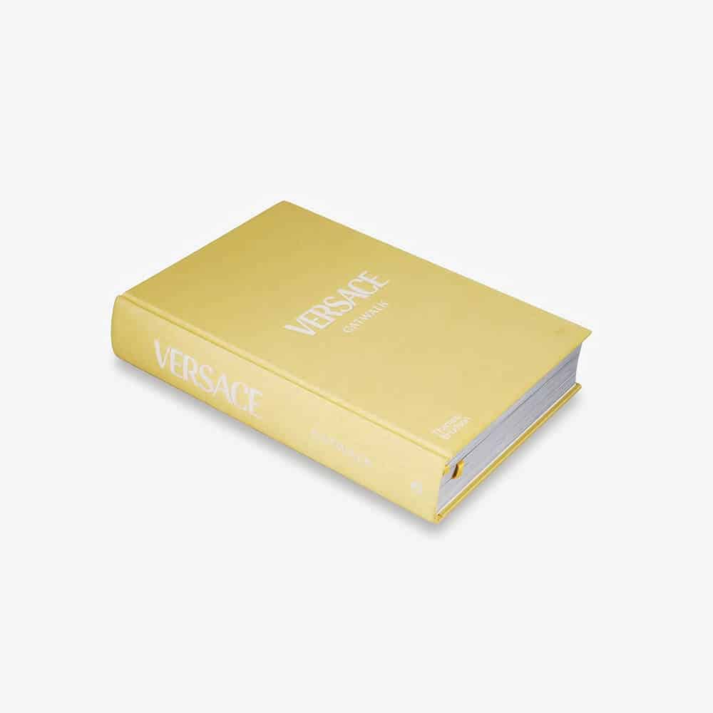 Versace Catwalk - Fashionbook