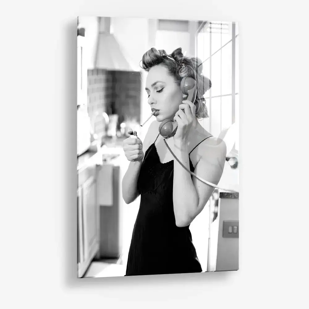 Domestic Noir – Glass