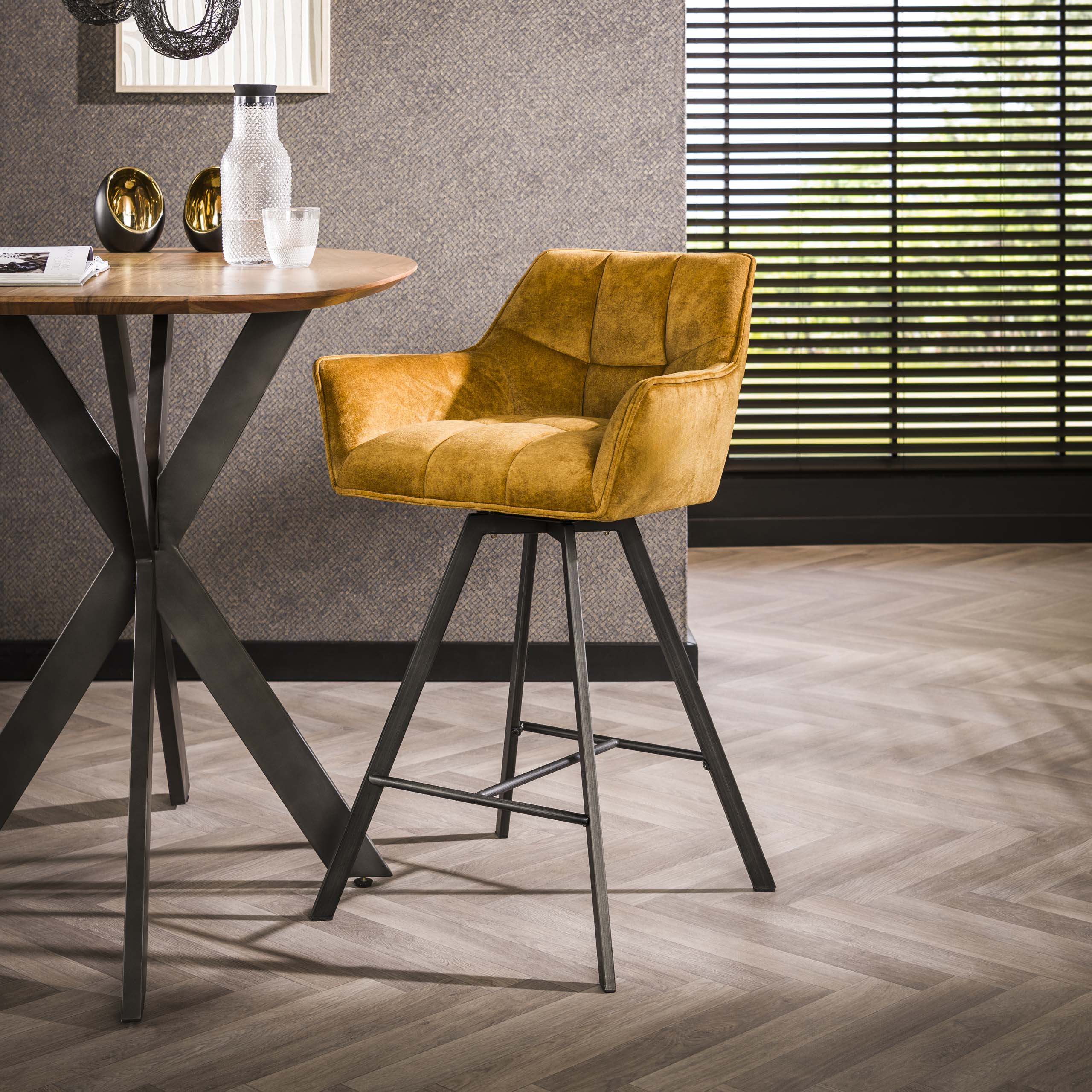 Bar chair grid rotatable. VPE2 / Gold-colored velvet