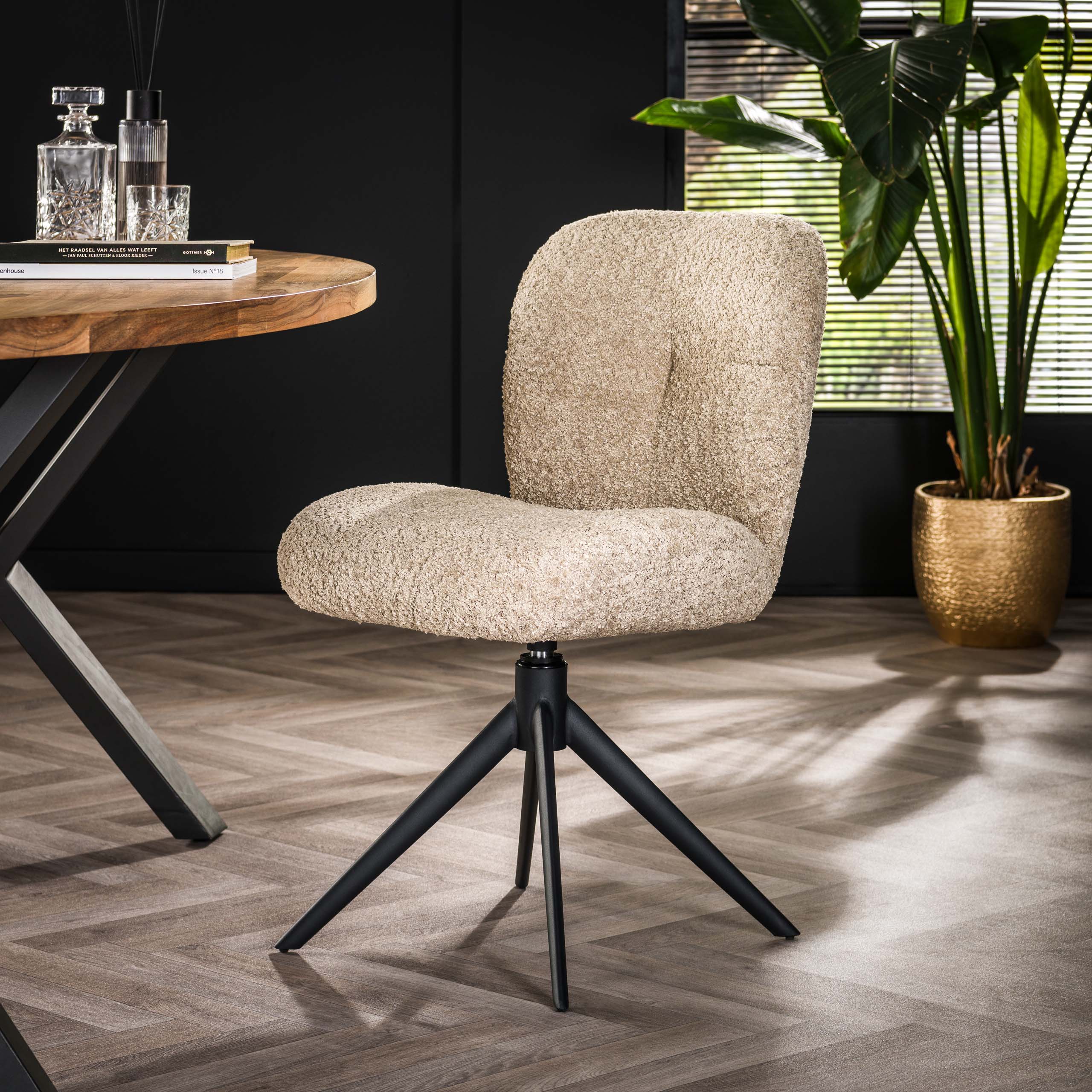 Comfort chair rotatable. VPE2 / Boucle sand color