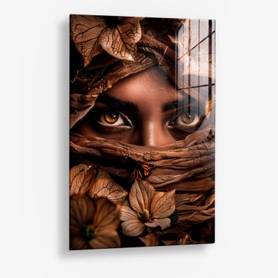 Scarfed Woman – Vidrio