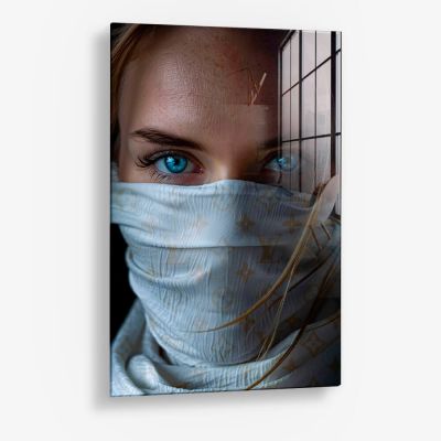 Scarfed Lady II – Vidrio